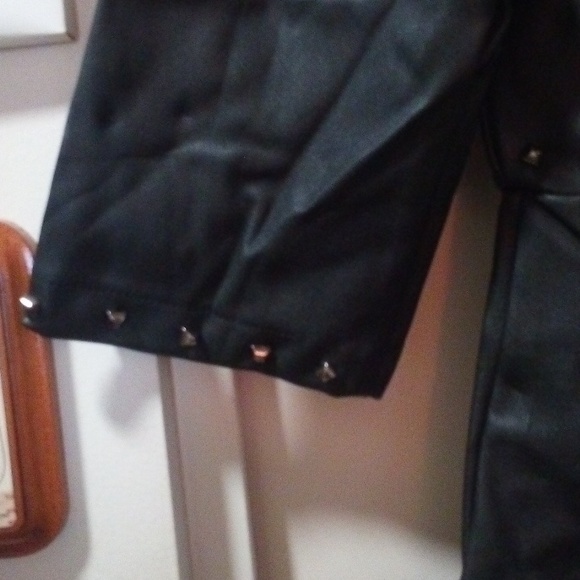 Women's Top - Picture 7 of 14